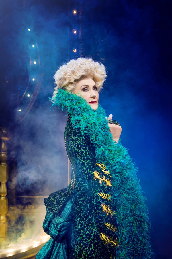 Photo Flash: First Look at Anita Dobson and The New Cast of WICKED Image