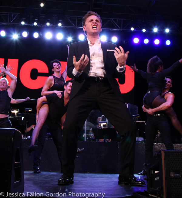 Jason Danieley and the cast of Chicago Photo