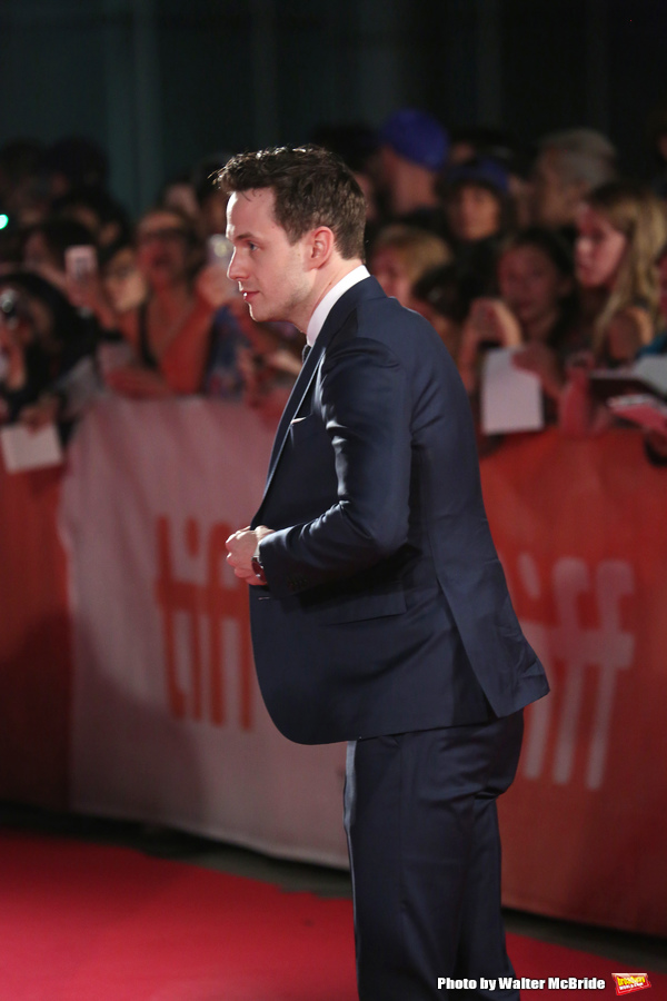 Photo Coverage: Amy Adams & More Attend TIFF: ARRIVAL Red Carpet Premiere  Image