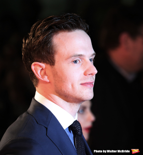 Photo Coverage: Amy Adams & More Attend TIFF: ARRIVAL Red Carpet Premiere  Image