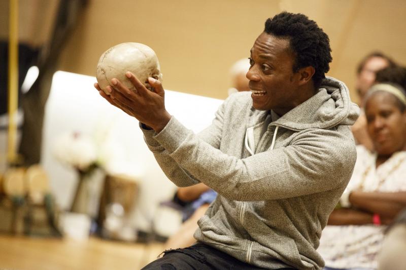 Review: Olivier Award Winner Chukwudi Iwuji Stars In Mobile Unit's Contemporary-Minded HAMLET Image