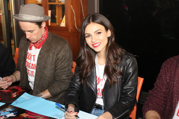 Photo Coverage: BC/EFA Flea Market 2016 Celebrity Autograph Table Image