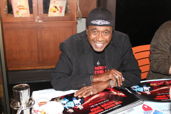 Photo Coverage: BC/EFA Flea Market 2016 Celebrity Autograph Table Image