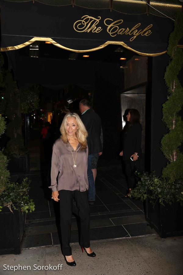 Photo Coverage: Laura Benanti Makes Cafe Carlyle Debut with TALES FROM SOPRANO ISLE  Image