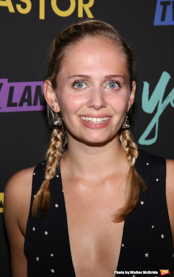 Photo Coverage: Sutton Foster & More Celebrate YOUNGER Season 3 Premiere  Image