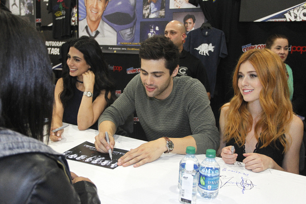 Photo Flash: Freeform's SHADOWHUNTERS Returns to New York Comic Con Image