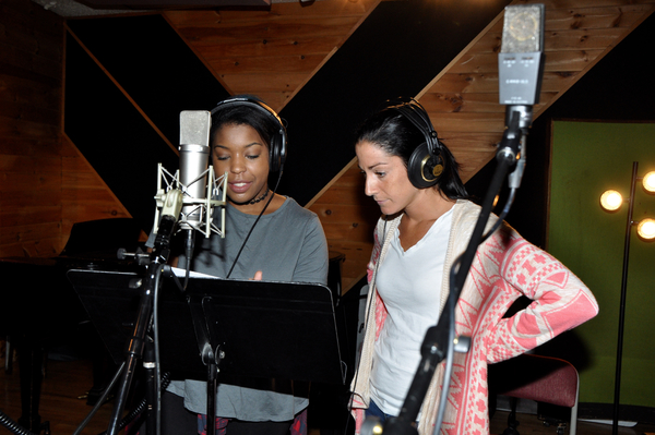 Exclusive Photo Coverage: ALADDIN Cast Get In the Holiday Spirit for Carols For A Cure Image