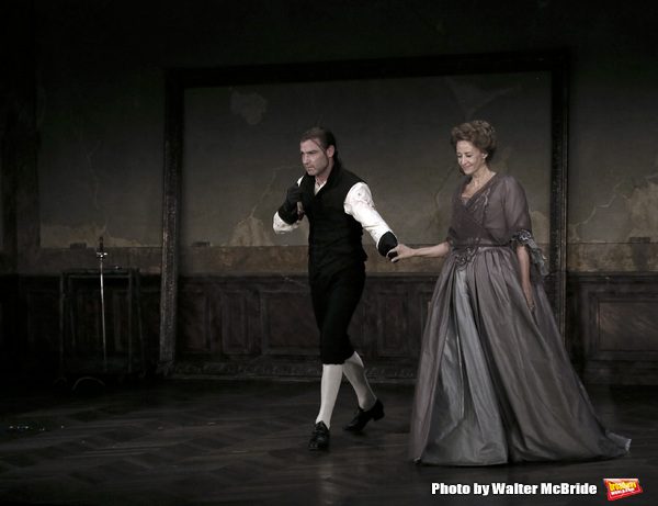 Photo Coverage: LES LIAISONS DANGEREUSES Cast Take First Preview Bows on Broadway Image