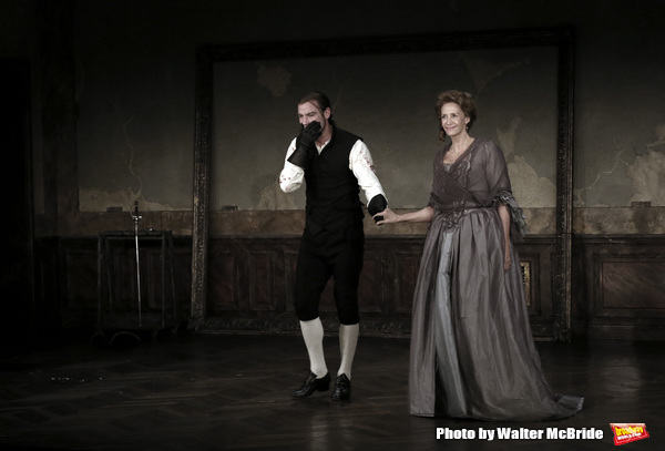 Photo Coverage: LES LIAISONS DANGEREUSES Cast Take First Preview Bows on Broadway Image