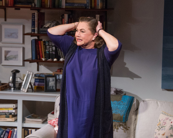 Photo Flash: First Look at Kathleen Turner in THE YEAR OF MAGICAL THINKING at Arena Stage Image