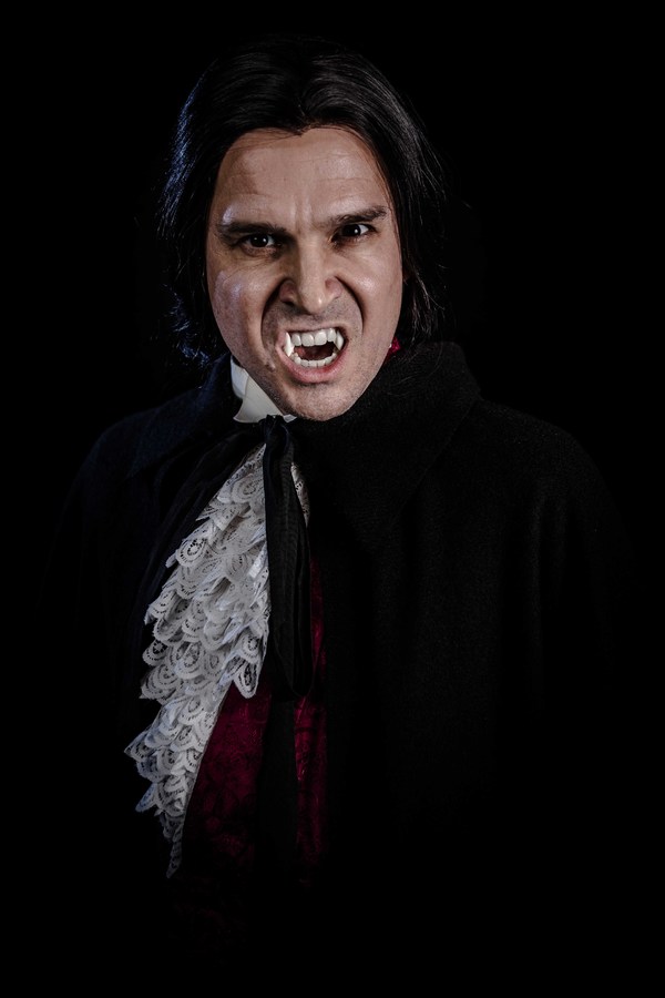 Photo Flash: DRACULA at Tacoma Little Theatre Image