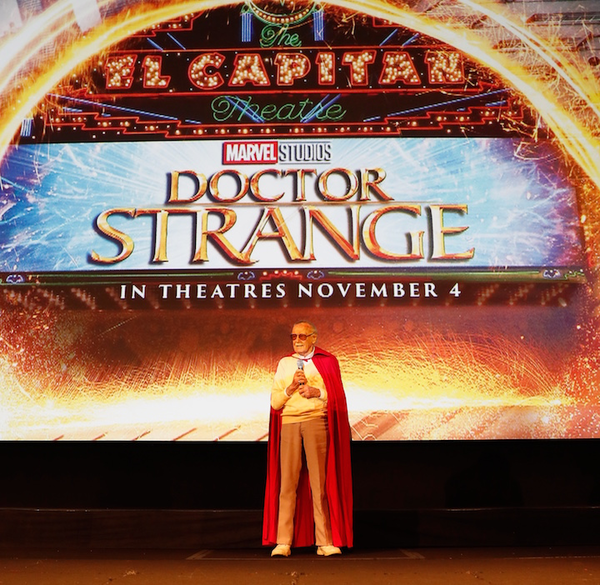 Photo Flash - Marvel Legend Stan Lee Hosts DOCTOR STRANGE Fan Screening Image