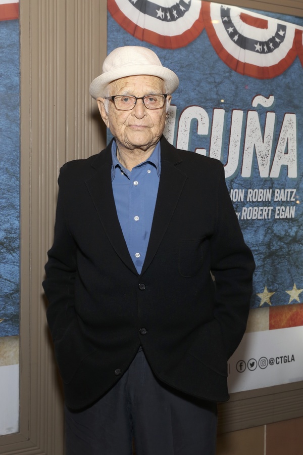 Photo Flash: VICUNA Celebrates Opening Night at the Douglas with Marisa Tomei, Helen Hunt, Norman Lear and More Image