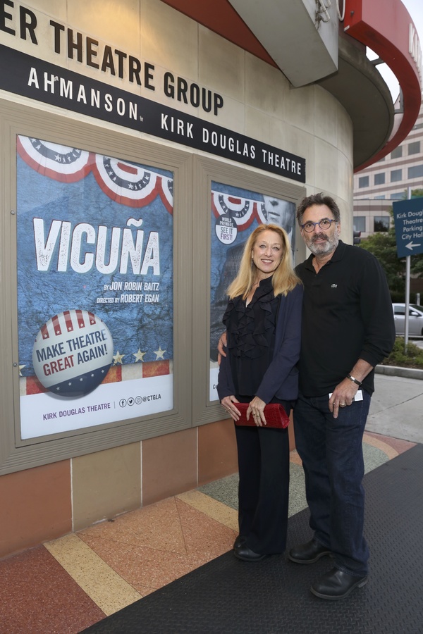 Actors Patricia Wettig and Ken Olin Photo