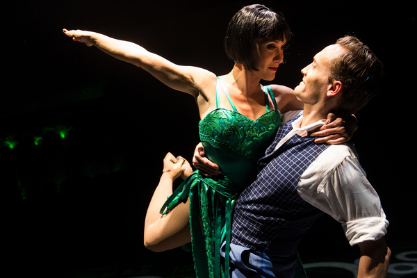 Photo Flash: Splash with Starry SINGIN' IN THE RAIN at The Marriott Theatre Image