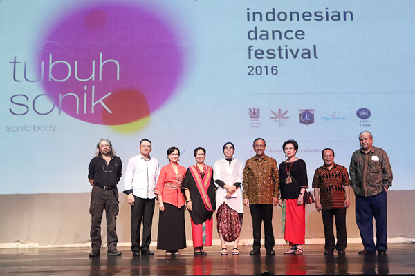 Photo Flash: Indonesian Dance Festival 2016 are kicked off with breathtaking performance 'TOMORROW AS PROPOSED' 
