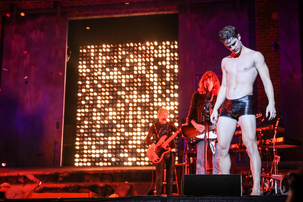 Photo Flash: HEDWIG AND THE ANGRY INCH Tour Gets Starry L.A. Opening Image