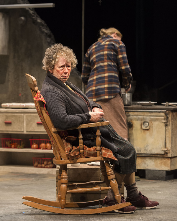 Photo Flash: First Look at THE BEAUTY QUEEN OF LEENANE, Opening This Week at the Taper 