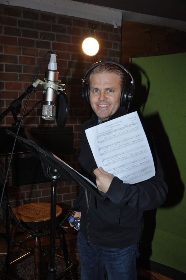 Exclusive Photo Coverage: CAGNEY's Robert Creighton Sings Carols for A Cure Image