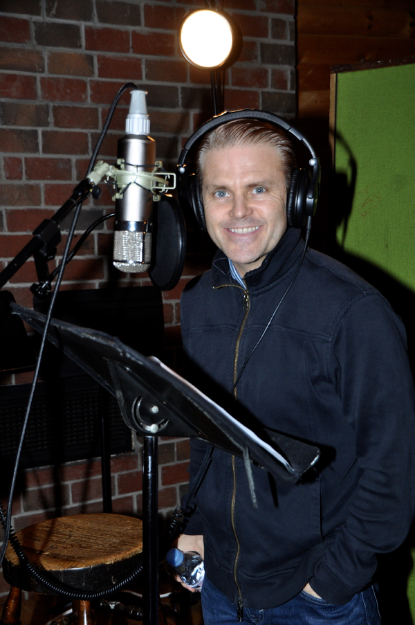 Exclusive Photo Coverage: CAGNEY's Robert Creighton Sings Carols for A Cure  Image