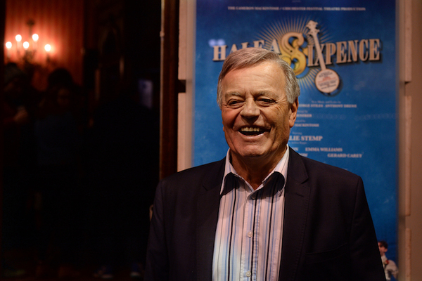 Photo Flash: Elaine Paige, Julian Fellowes, Cliff Richard & More at HALF A SIXPENCE Image