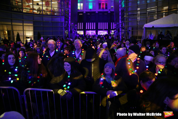 Photo Coverage: DEAR EVAN HANSEN Helps Bloomingdale's Ring In the Holiday Season Image