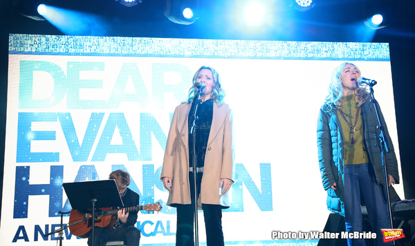 Photo Coverage: DEAR EVAN HANSEN Helps Bloomingdale's Ring In the Holiday Season Image