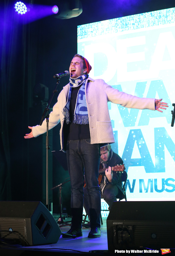 Photo Coverage: DEAR EVAN HANSEN Helps Bloomingdale's Ring In the Holiday Season Image