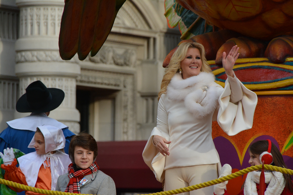 Photo Coverage: Macy's 90th Thanksgiving Day Parade Marches Through NYC! Image