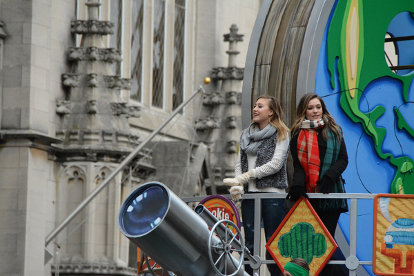 Photo Coverage: Macy's 90th Thanksgiving Day Parade Marches Through NYC! Image