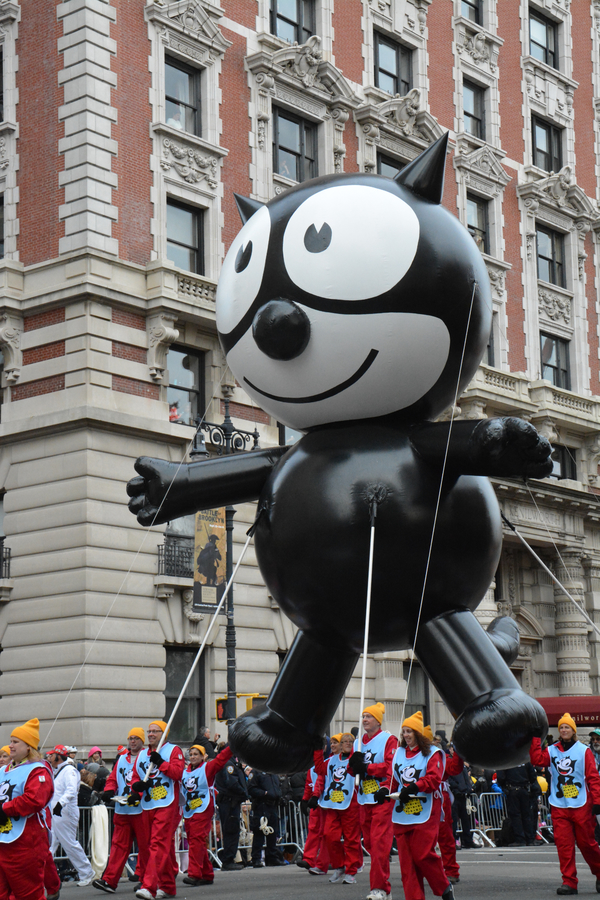 Photo Coverage: Macy's 90th Thanksgiving Day Parade Marches Through NYC! Image