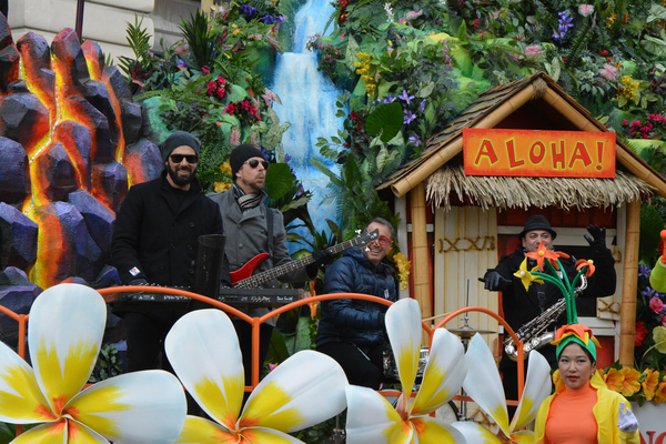 Photo Coverage: Macy's 90th Thanksgiving Day Parade Marches Through NYC! Image