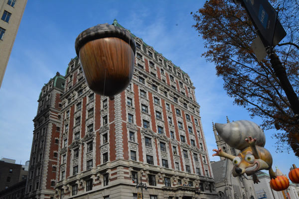 Photo Coverage: Macy's 90th Thanksgiving Day Parade Marches Through NYC! Image