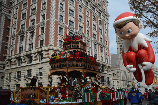 Photo Coverage: Macy's 90th Thanksgiving Day Parade Marches Through NYC! Image