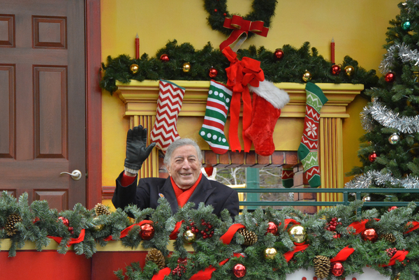 Photo Coverage: Macy's 90th Thanksgiving Day Parade Marches Through NYC! Image
