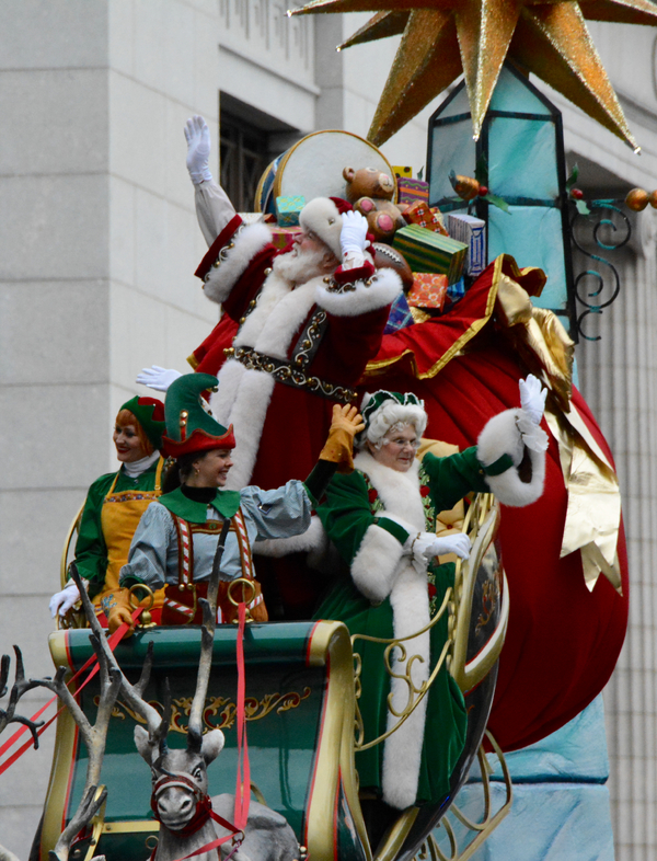 Photo Coverage: Macy's 90th Thanksgiving Day Parade Marches Through NYC! Image