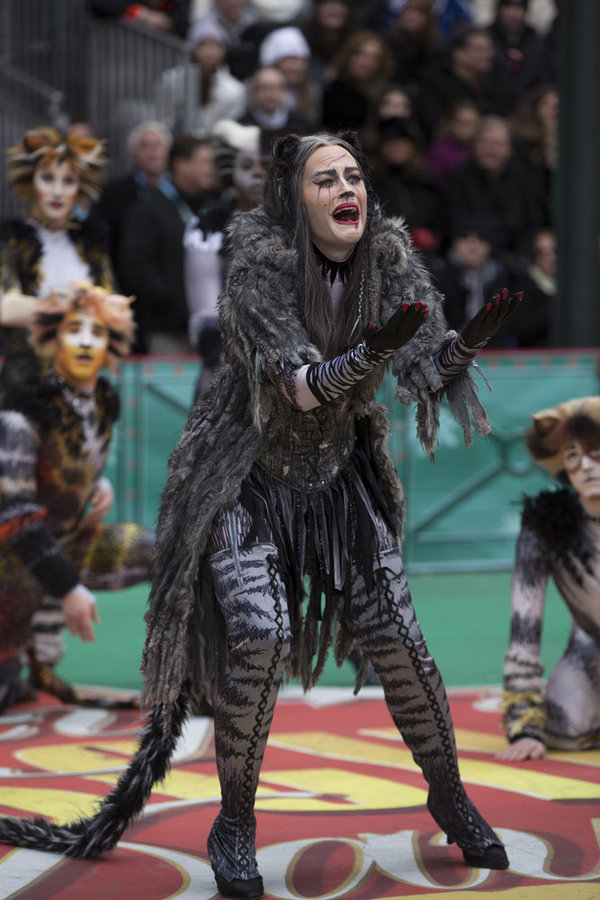 Photo Flash: Best of Broadway Performs on MACY'S THANKSGIVING DAY PARADE Image