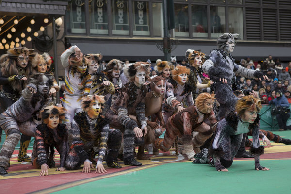 Photo Flash: Best of Broadway Performs on MACY'S THANKSGIVING DAY PARADE Image