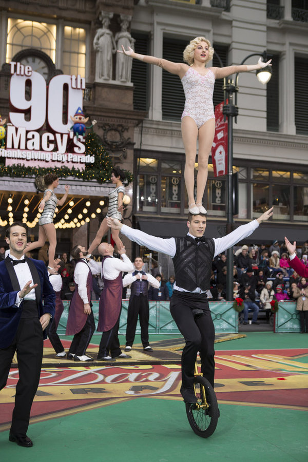 Photo Flash: Best of Broadway Performs on MACY'S THANKSGIVING DAY PARADE Image