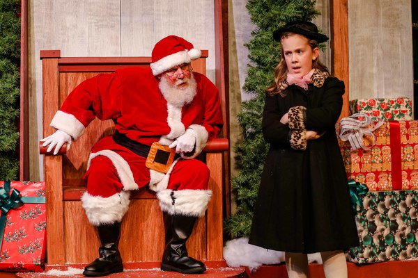 Photo Flash: First Look at Tacoma Little Theatre's MIRACLE ON 34TH STREET Image