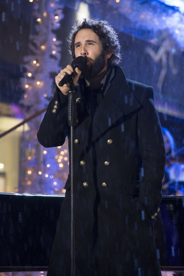 Photo Flash: First Look - Josh Groban, Tony Bennett & More Set for Tonight's CHRISTMAS IN ROCKEFELLER CENTER Image