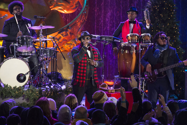 Photo Flash: First Look - Josh Groban, Tony Bennett & More Set for Tonight's CHRISTMAS IN ROCKEFELLER CENTER Image