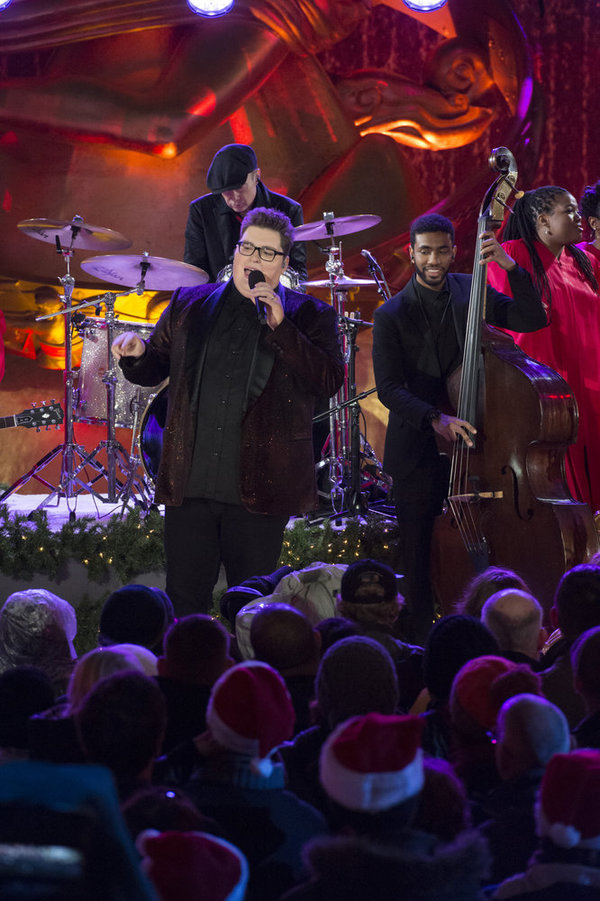 Photo Flash: First Look - Josh Groban, Tony Bennett & More Set for Tonight's CHRISTMAS IN ROCKEFELLER CENTER Image