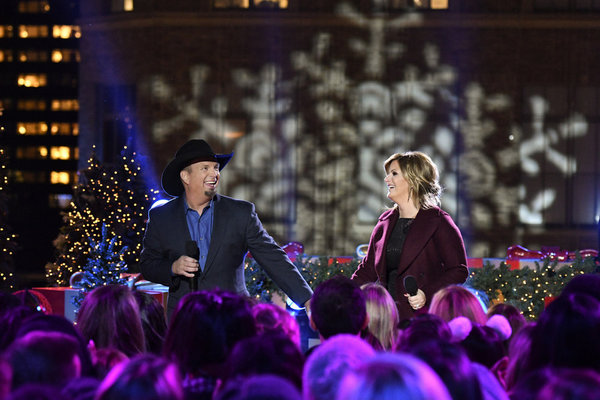 Photo Flash: First Look - Josh Groban, Tony Bennett & More Set for Tonight's CHRISTMAS IN ROCKEFELLER CENTER Image