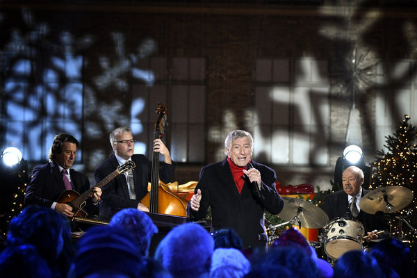 Photo Flash: First Look - Josh Groban, Tony Bennett & More Set for Tonight's CHRISTMAS IN ROCKEFELLER CENTER Image
