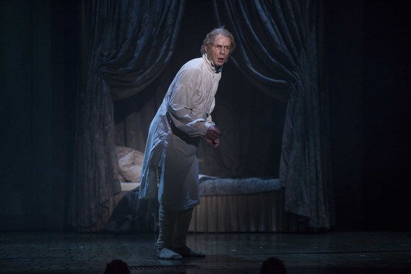 Photo Flash: First Look at Milwaukee Rep's A CHRISTMAS CAROL Image