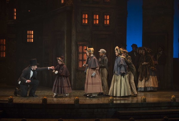 Photo Flash: First Look at Milwaukee Rep's A CHRISTMAS CAROL Image