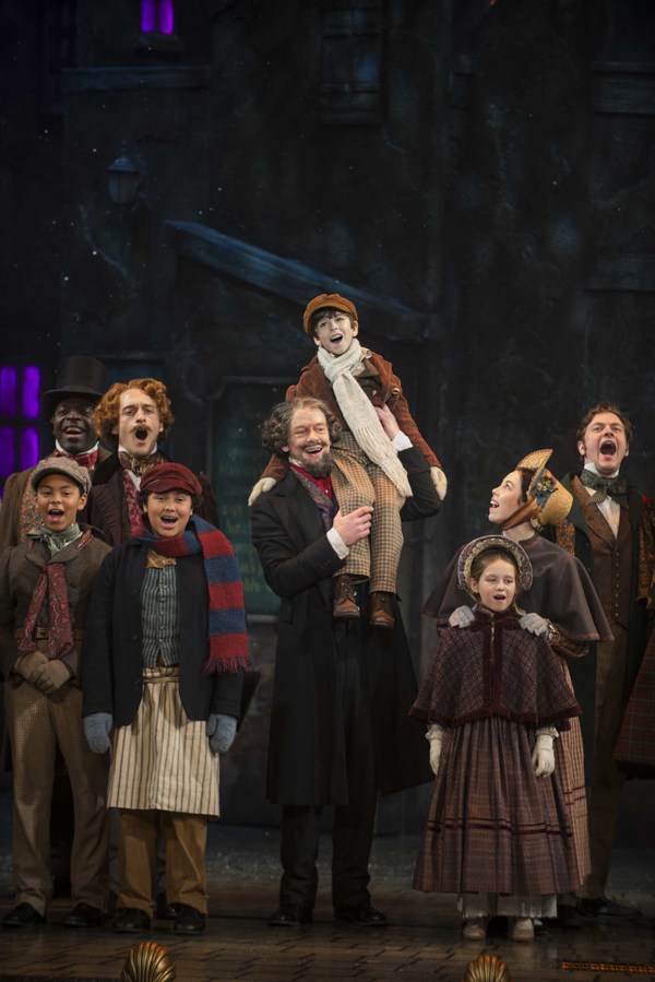 Photo Flash: First Look at Milwaukee Rep's A CHRISTMAS CAROL Image