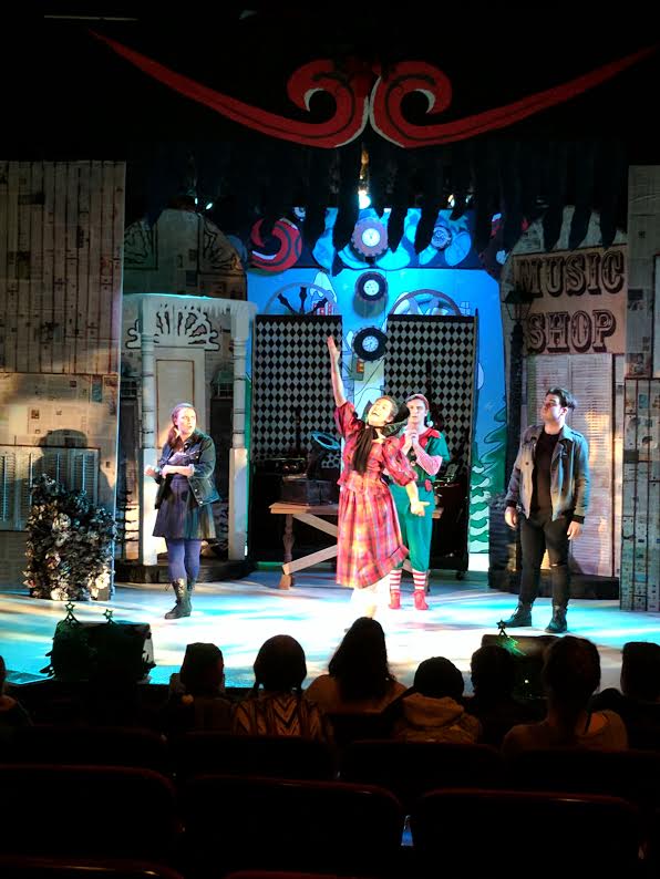 Review: Roxy's THE HAPPY ELF Spins A Jazz-Flavored Tale Image