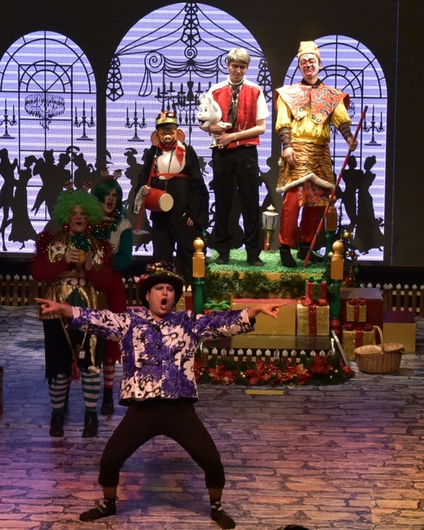 Photo Flash: Beijing Playhouse's A CHRISTMAS CAROL Image